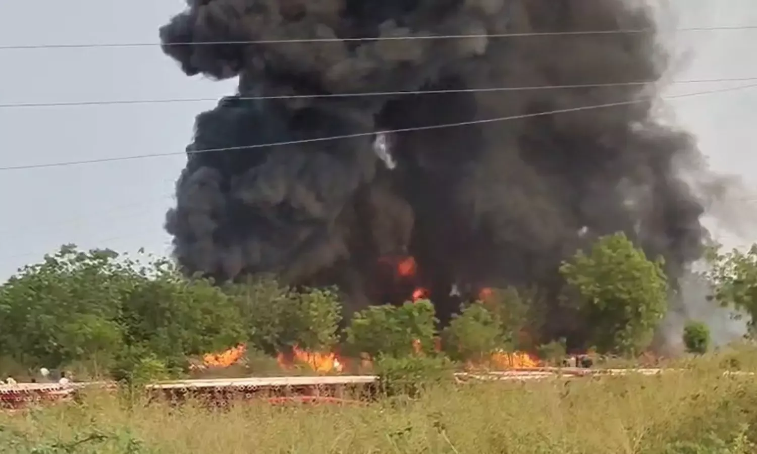 వెలగపూడిలో భారీ అగ్నిప్రమాదం